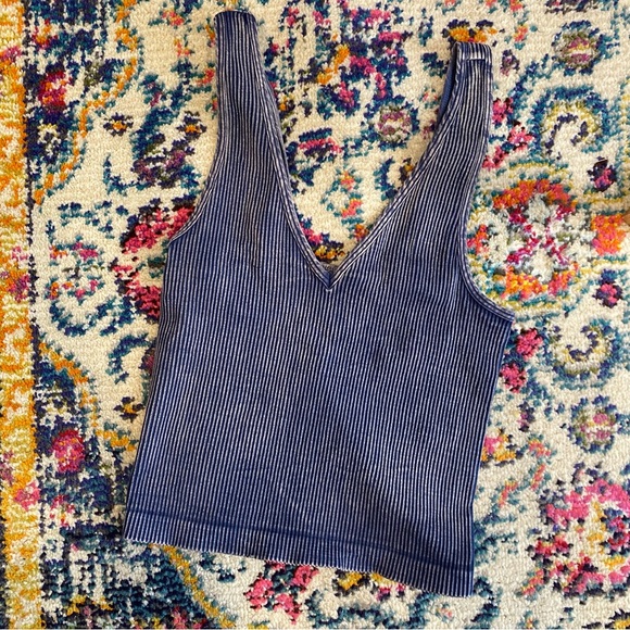 Basic V Neck Seamless Tank - Midnight - Picture 3 of 5